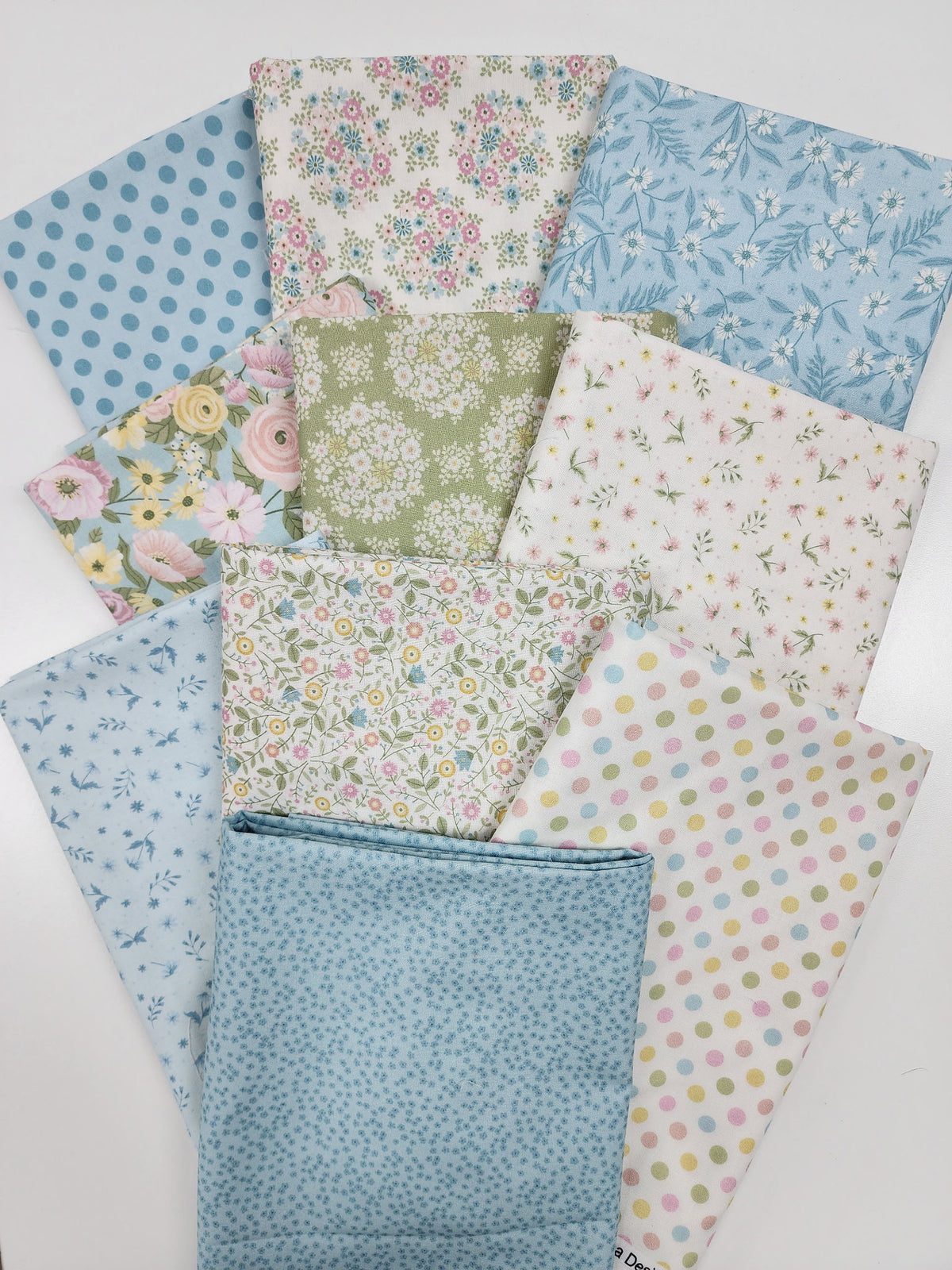 Layla Blue/Pink Fat Quarter Bundle
