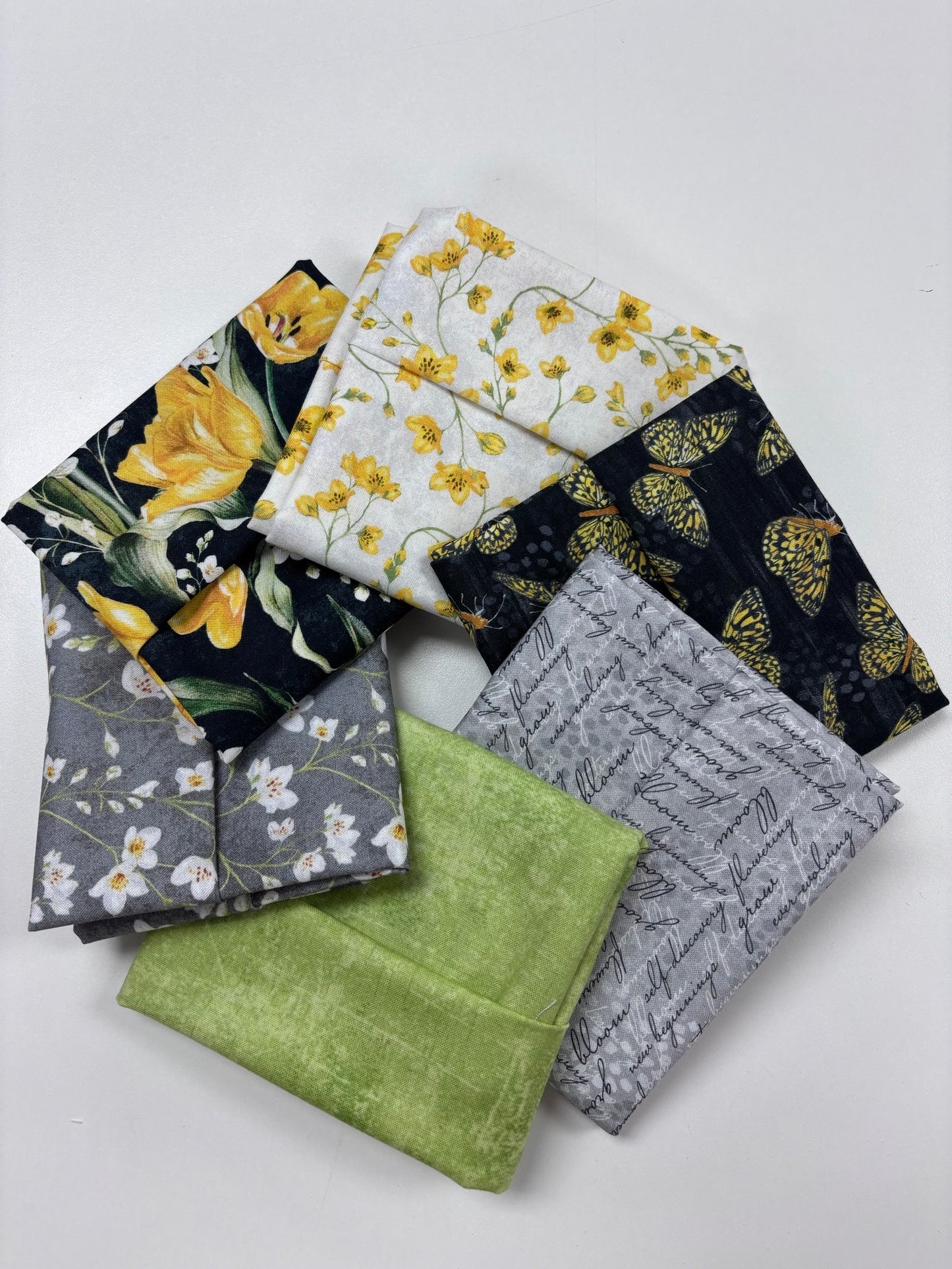 Tulip Fields Fat Quarter Bundle