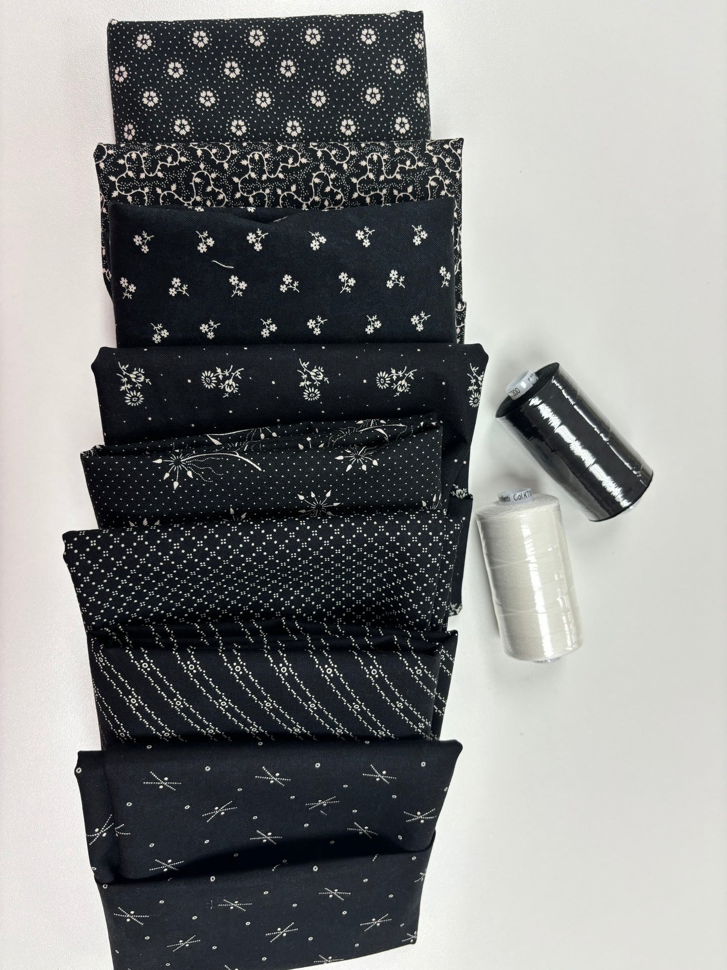 Blackbirds Nest Fat Quarter Bundle Black