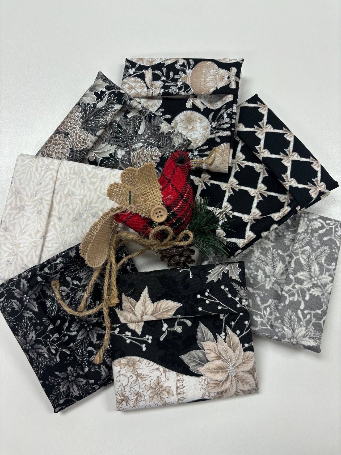 Holiday Flourish Fat Quarter Bundle Black