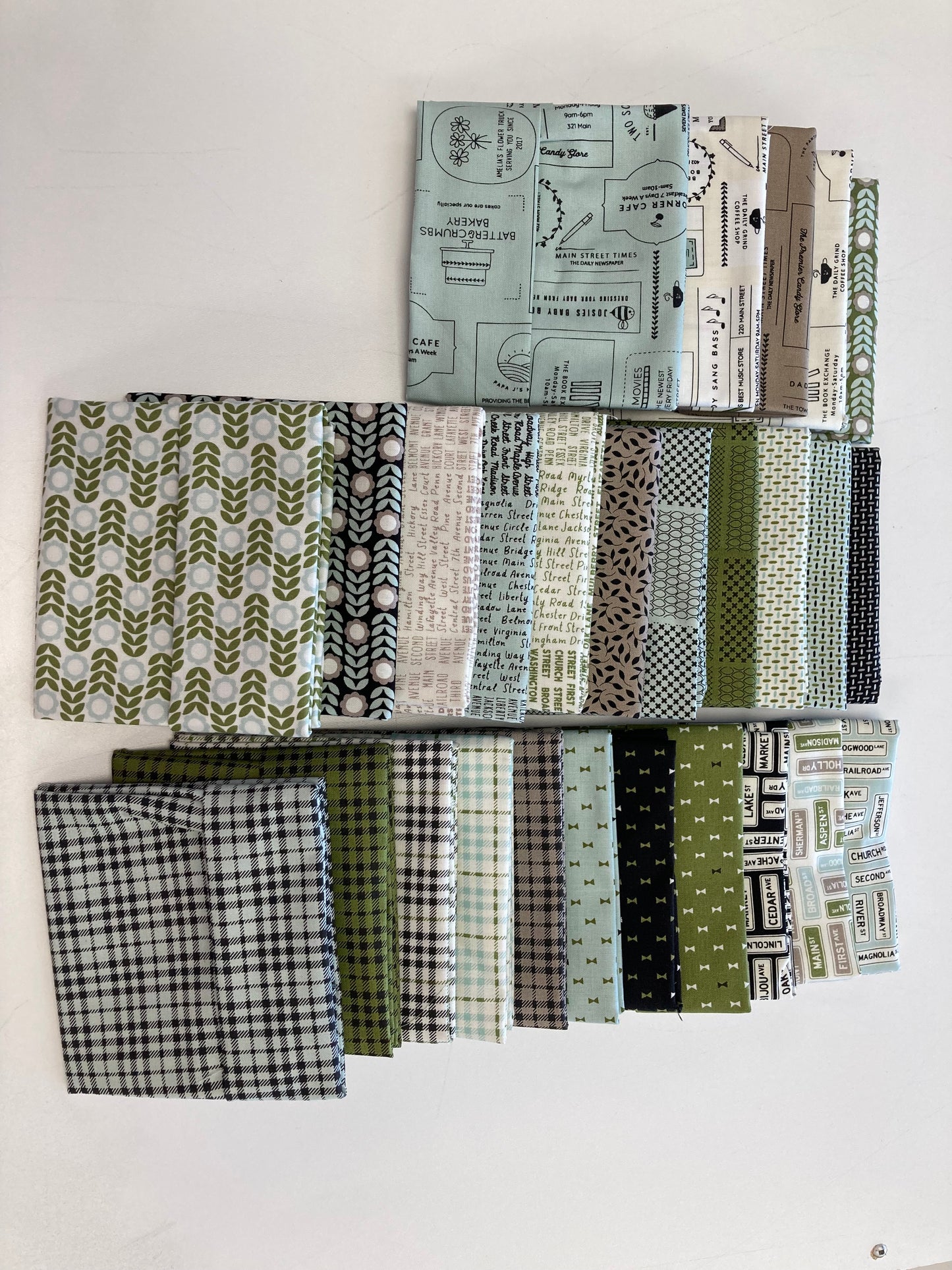 Main St Fat Quarter Bundle