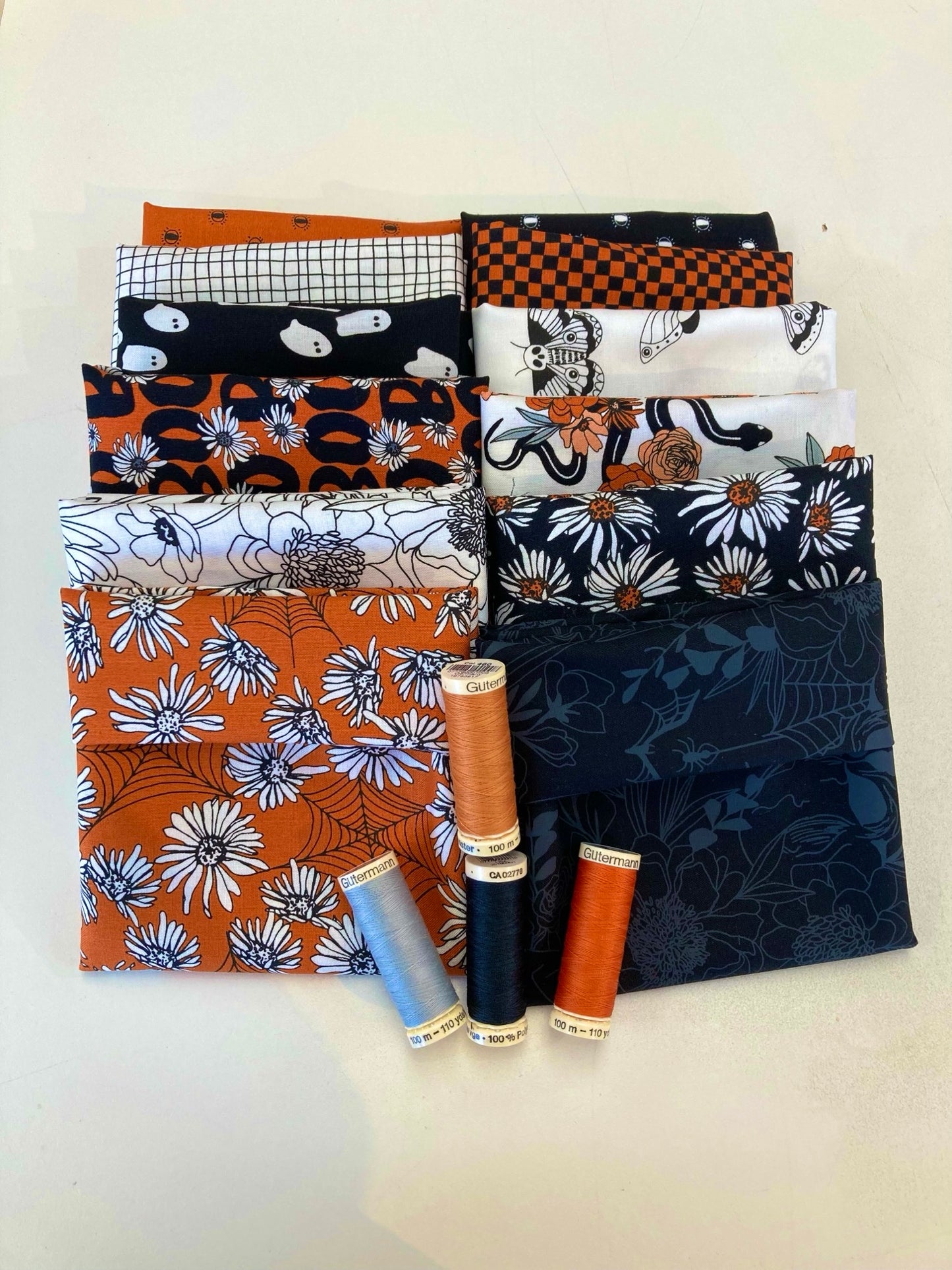 Noir Fat Quarter Bundle (12)