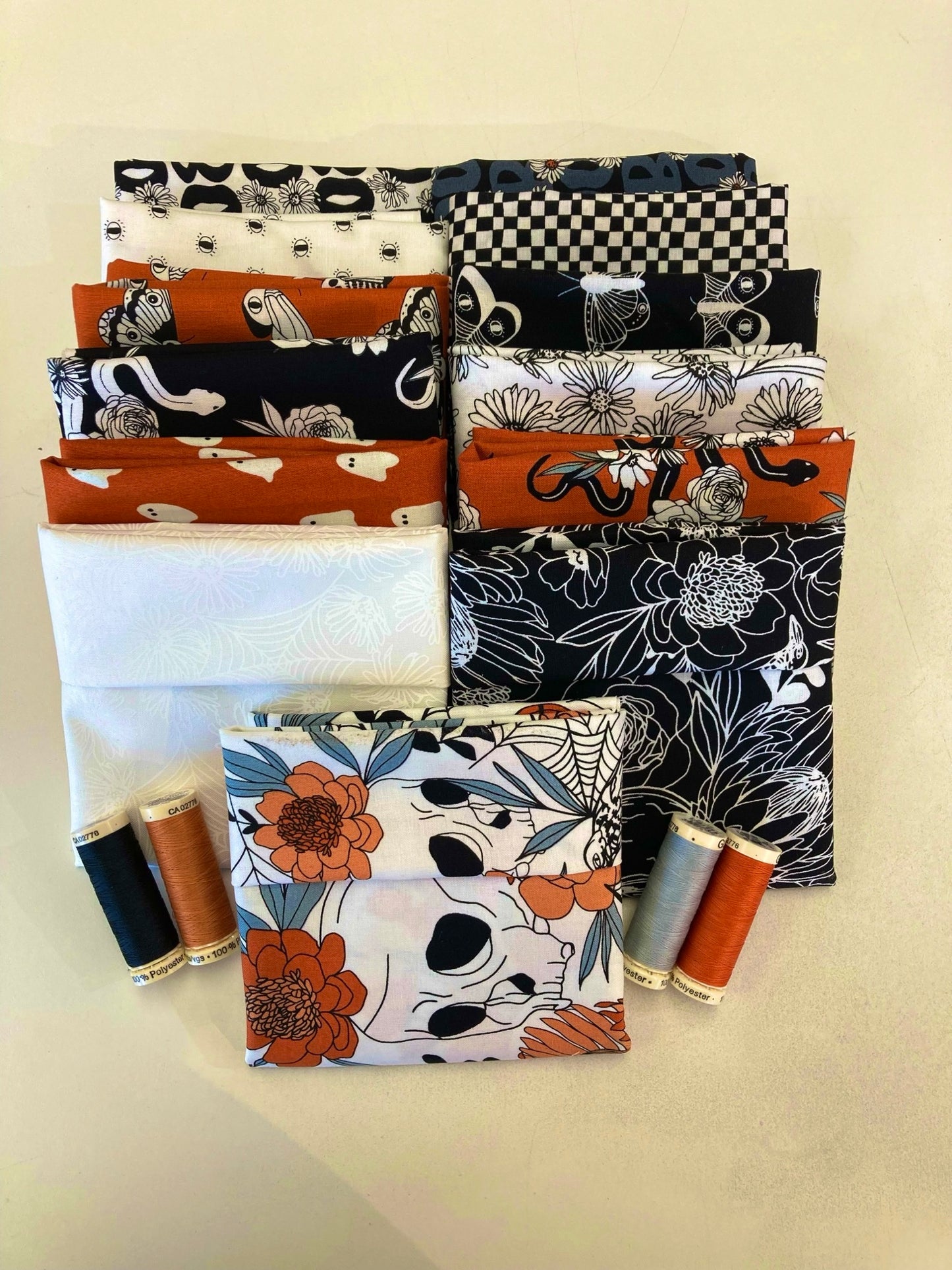 Noir Fat Quarter Bundle (13)