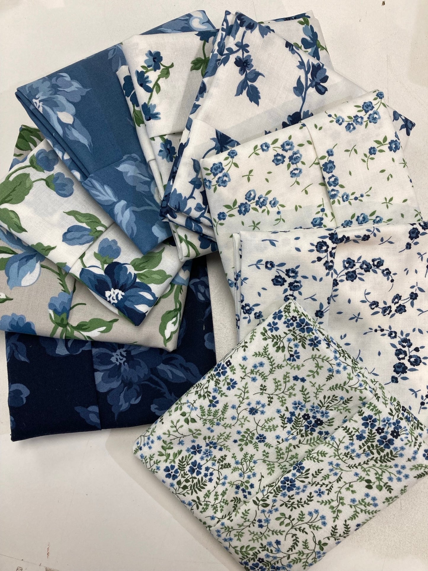 Shoreline Vintage Blue Roses Fat Quarter Bundle