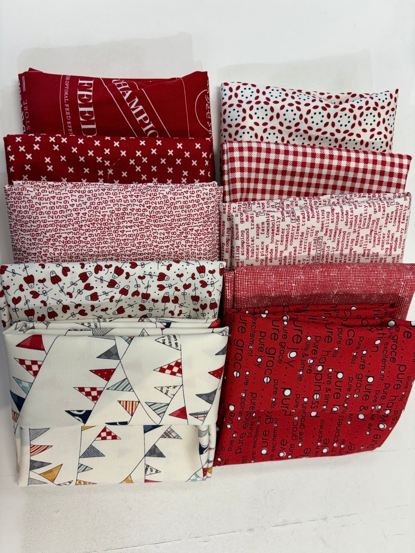 Vintage Red Fat Quarter Bundle