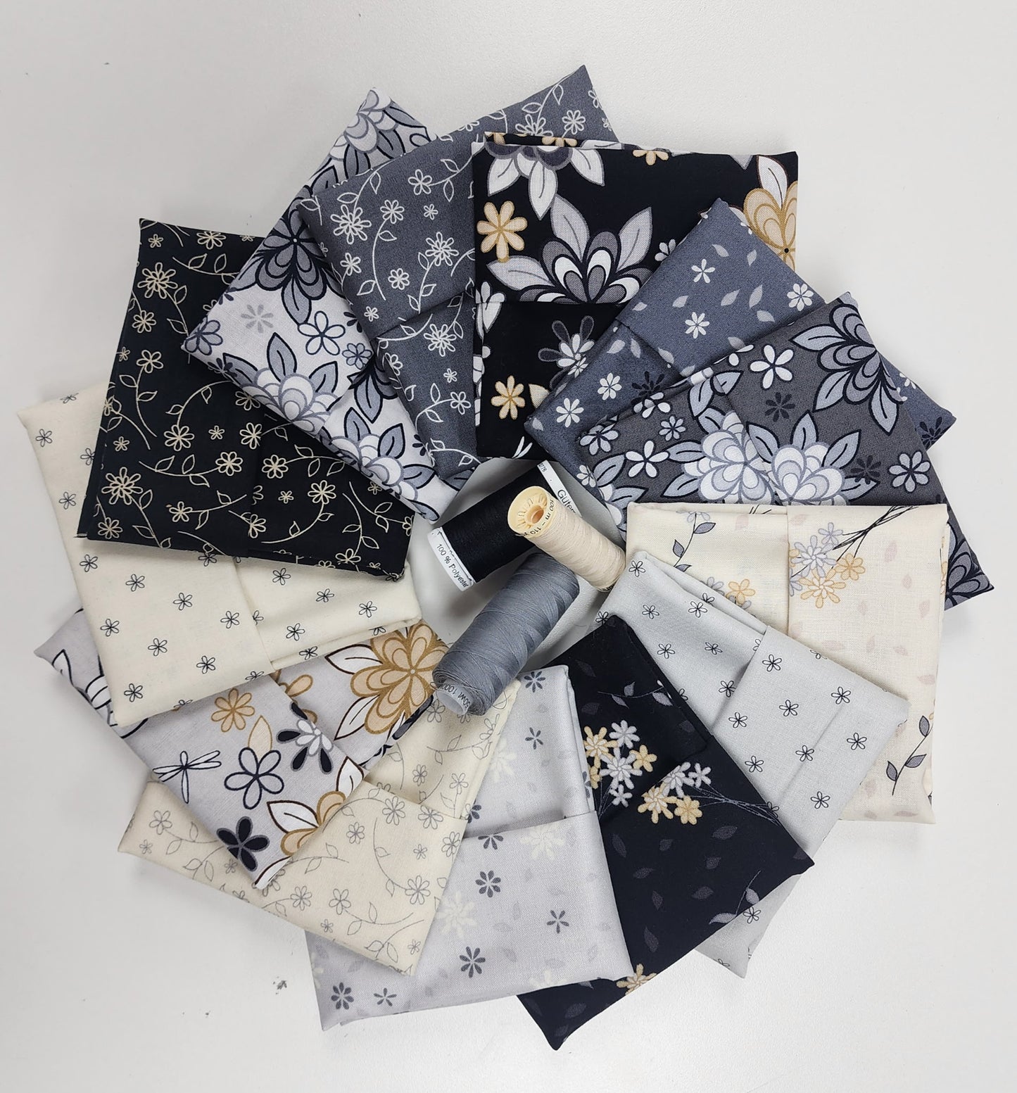 Cottage Reverie Fat Quarter Bundle