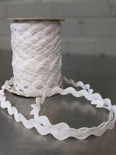 15mm Ric Rac White 8254 001