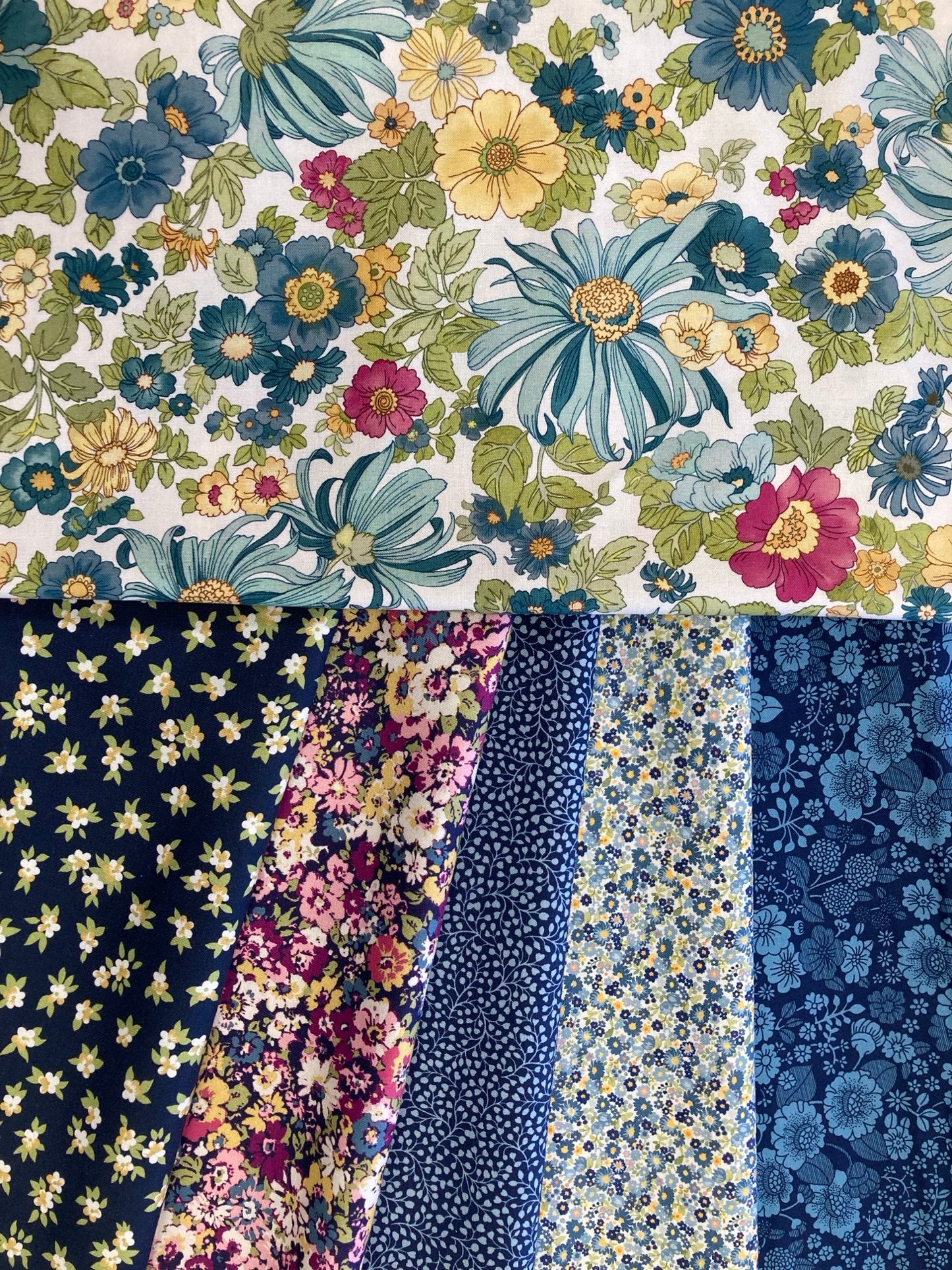 Chelsea Garden Fat Quarter Bundle Navy