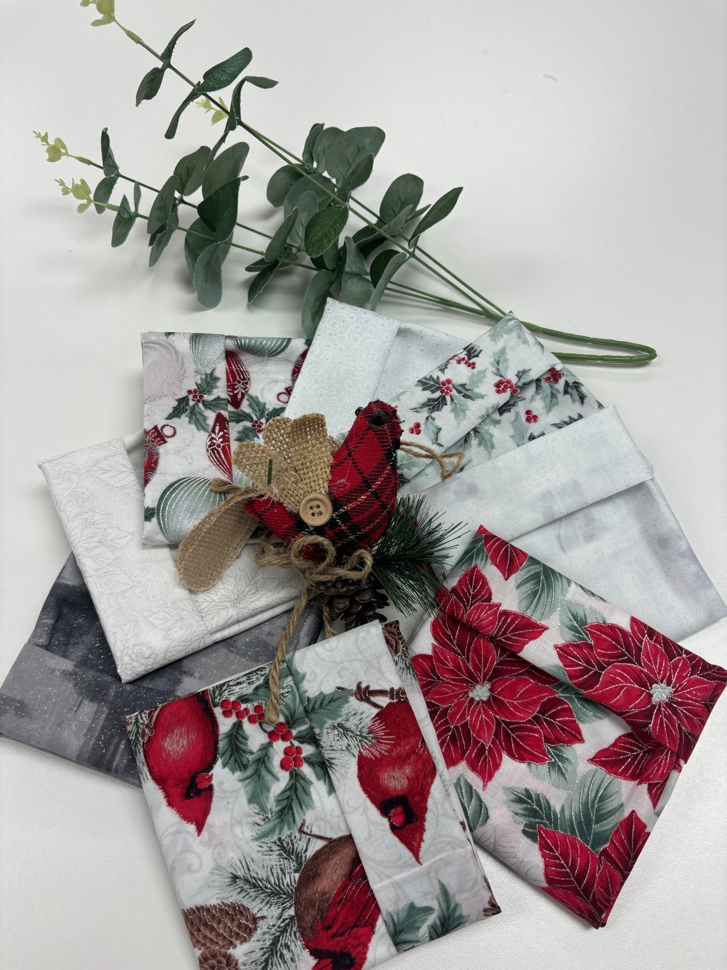 Holiday Splendor Fat Quarter Bundle – Mama Bears Quilt Shoppe