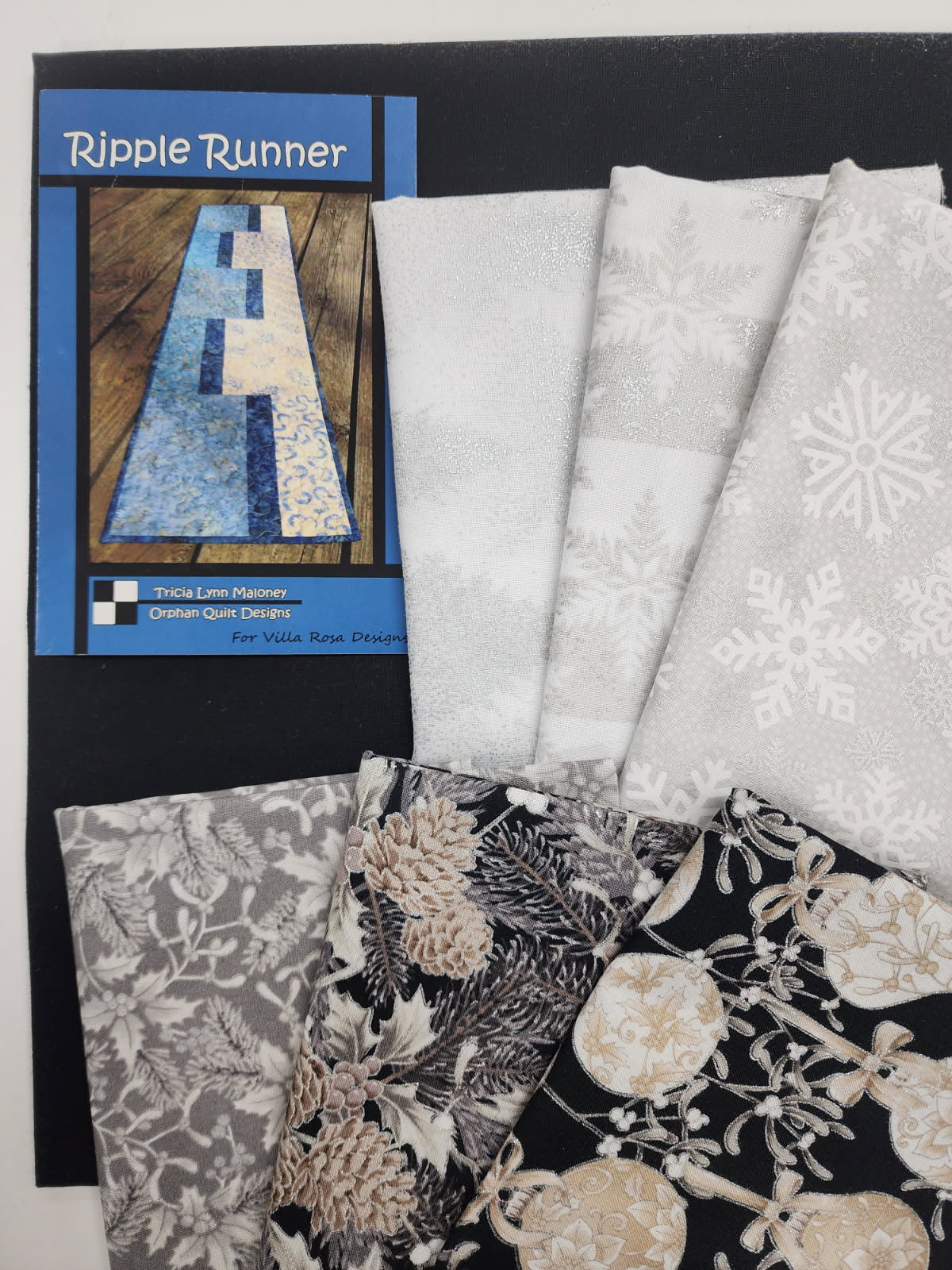 Holiday Flourish Ripple Runner Kit Black